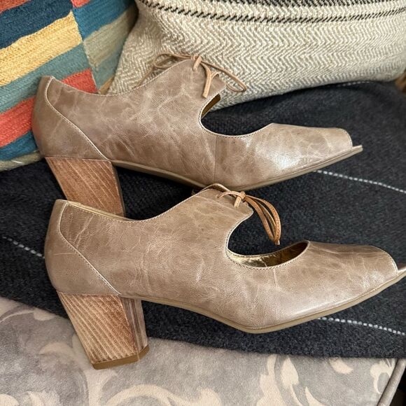 Ecco Women's Taupe/Brown Peep Toe Heels - Picture 5 of 8